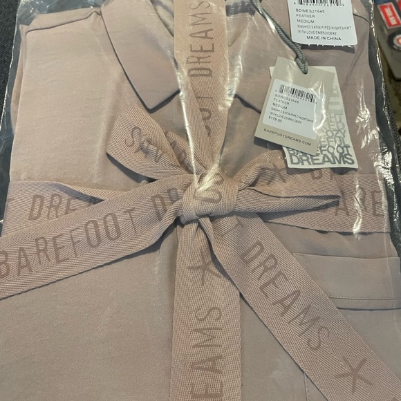 NWT Barefoot Dreams nightshirt, size M - Picture 2 of 3